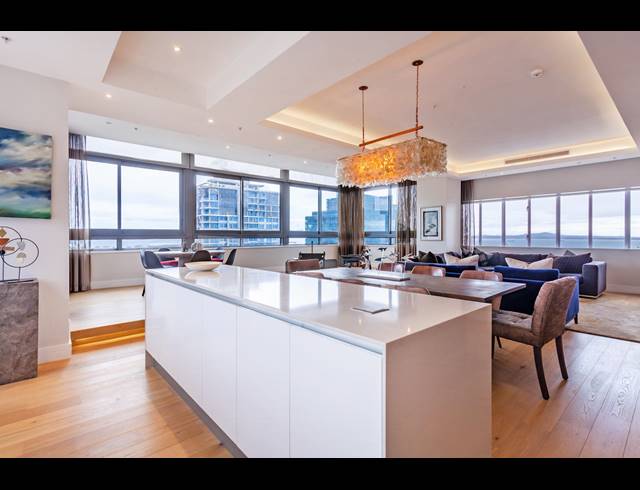 3 BEDROOM PENTHOUSE FOR SALE IN CAPE TOWN CITY CENTRE